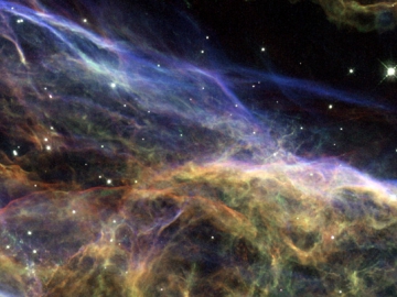 Astronomical image of the Veil Nebula, showing its structures, taken with the Hubble Space telescope