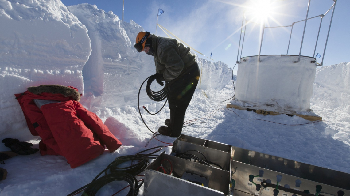 An IceCube Scientist setting up an IceTop tank. (Credit: Freija Descamps/NSF, 2011)